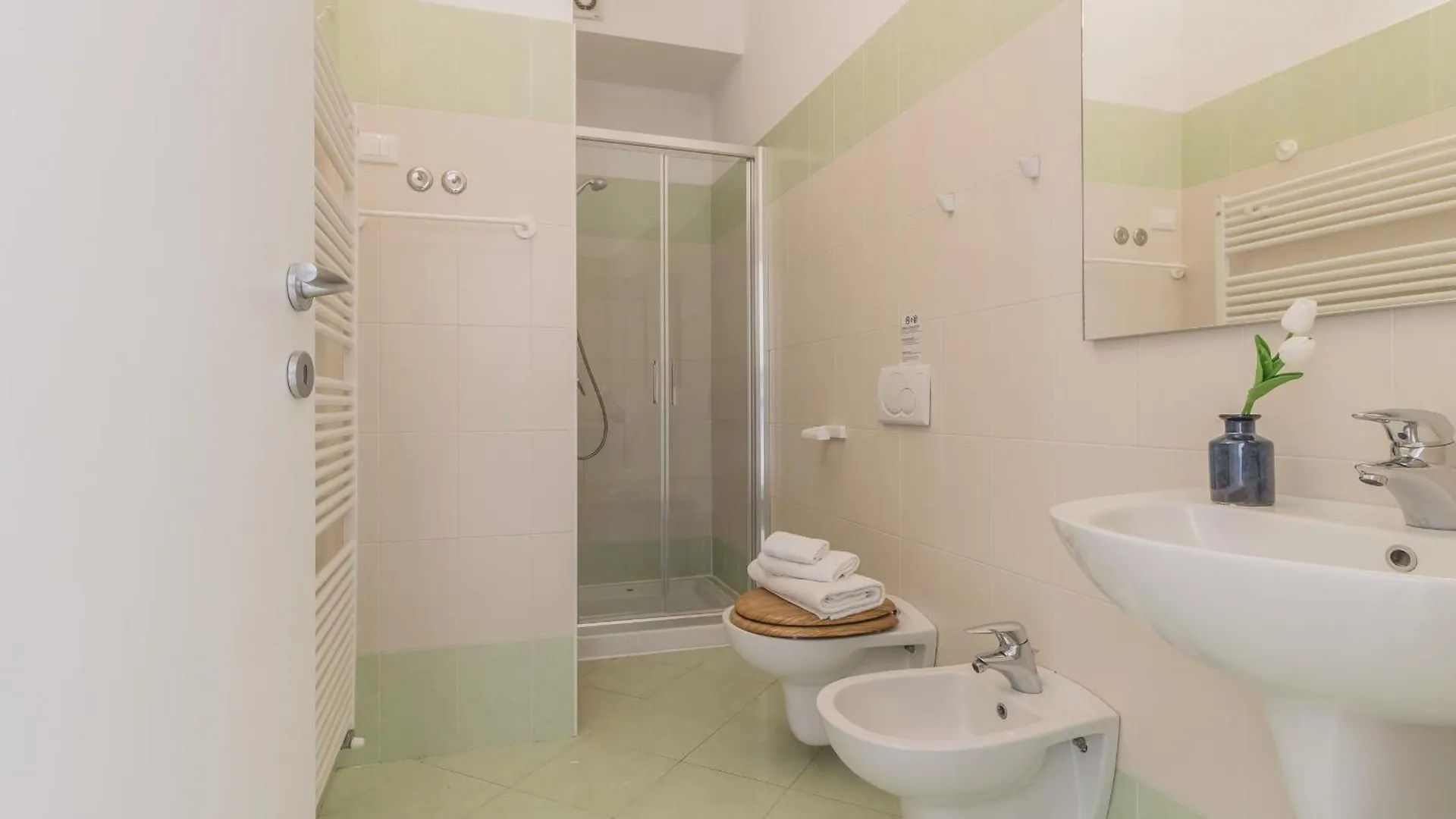 25 Bilocale Con Vista Lago - Brezza Del Lario 데르비오 0*,  이탈리아